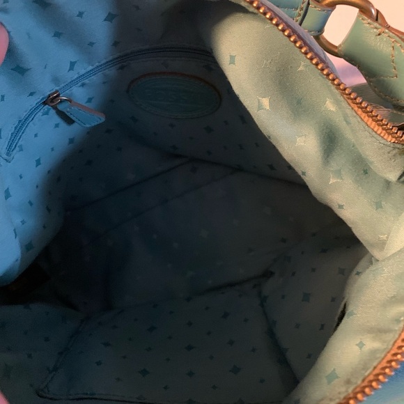 Fossil Tate Hobo Shoulder Bag 💯 %
Leather with gold hardware turquoise teal zip - Picture 5 of 8